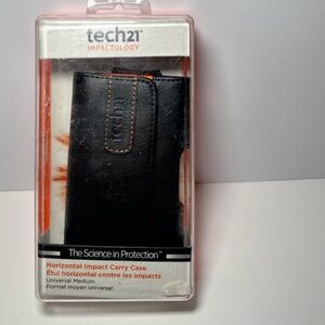 Tech21 Horizontal Impact Carry Case Universal Medium D3O Protection